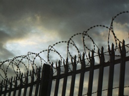 В России заключенный угнал машину тюремщиков и сбежал из колонии
