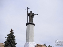 На площади Поля в Кривом Роге открыли памятник Князю Владимиру Великому