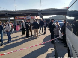 Полиция Киева задержала угрожавших оружием пассажирам маршрутки мужчин