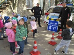 Воспитанникам Скадовского детского садика напомнили правила дорожного движения