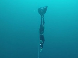 26-летняя итальянка установила новый мировой рекорд по нырянию на глубину