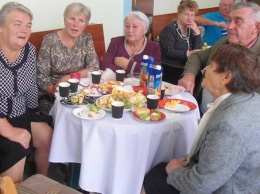 Пенсионеров в Татарбунарах поздравили с Международным днем пожилых людей