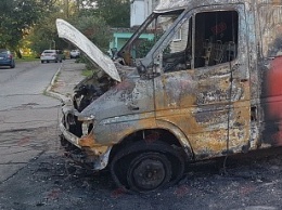 В спальном районе Бердянска сгорел автобус