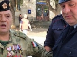 Тут жизни нет: главарь "крымских ополченцев" объявил голодовку и был покаран