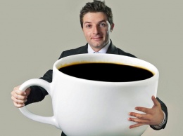 Необычный кофе: зачем в напиток класть активированный уголь