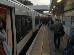 В Лондоне мужчина с ножом напал на пассажира поезда