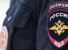 В Таганроге полицейский донес на коллег из-за советского плаката со свастикой