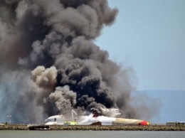 Два украинских самолета разбились при взлете в аэропорту: первые кадры с места ЧП