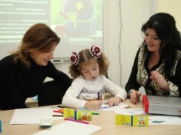 Марина Порошенко подарила 5-летней малышке из Соленого возможность услышать мир