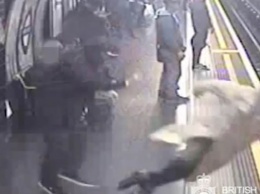 Бывшего главу Евротоннеля на камеру столкнули под поезд