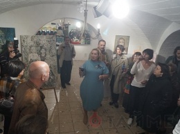 Живописная «Карусель»: одесская галерея представляет выставку журналистки