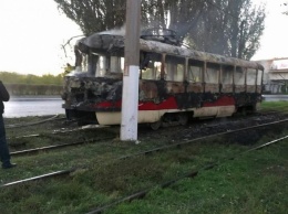 В Мариуполе сгорел трамвай, который купили в прошлом году