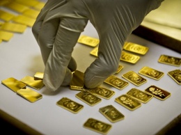 Таможенники нашли в сумочке у украинки золотые слитки