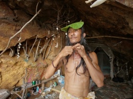 В Таиланде "Казанова" из пещеры хвастает трофеями