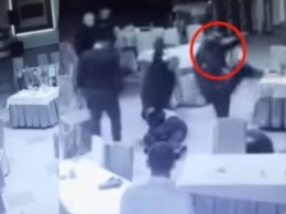 Под Винницей в ресторане неизвестные избили полицейских до потери сознания (видео)