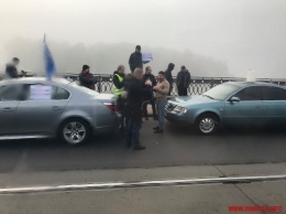 Участники акции против повышения цен на горючее заблокировали два моста в Виннице