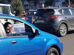 Бердянские автомобилисты провели пикет против роста цен на топливо