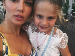 «Станет такой же нимфоманкой»: Экс-муж Седоковой никогда не позволит дочери жить с мамой - соцсети