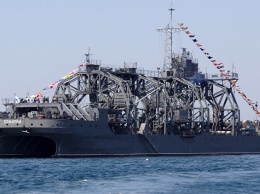 Старейшее судно ВМФ уходит в море: пять интересных фактов о "Коммуне"