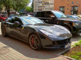 В Украине засняли новый четырехместный суперкар Ferrari