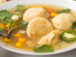 Суп с овощами, сыром и курицей: идеален и на обед, и на ужин