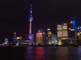 Световое шоу в Шанхае собрало сотни тысяч туристов