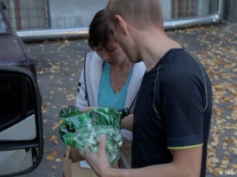 Как волонтеры в Москве собирают мусор по квартирам