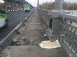 В Воронеже Северный мост подремонтировали фанеркой и монтажной пеной