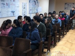 Под Киевом мужчина три месяца удерживал 28 нелегалов из Вьетнама