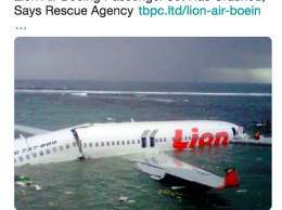 Катастрофа Boeing 737 в Индонезии. Спасатели нашли обломки фюзеляжа и личные вещи пассажиров. Фоторепортаж
