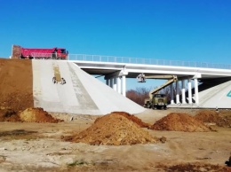 В ноябре планируют открыть мост, соединяющий Луганскую и Донецкую области