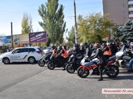 В Николаеве более 200 байкеров закрыли сезон мотопробегом по центру города