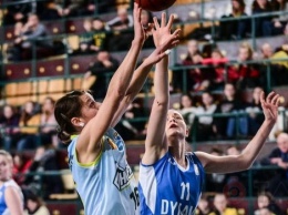 Баскетболистки Литвака дважды уступили в упорном противостоянии с киевским «Динамо»