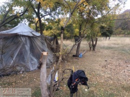 В шалаше на Собачьем пляже жила ромская семья: ребенок болел туберкулезом