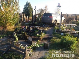 В УПЦ МП подтвердили, что водителем внедорожника, повредившим могилы в Харькове, был их священнослужитель