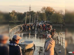 В Ростове-на-Дону затонул понтонный мост на Зеленый остров, на котором остались люди