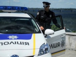 Черновицкие полицейские за взятку сопровождали контрабандиста к границе