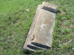 Крымчанин нашел около ста надгробных плит старинного немецкого кладбища