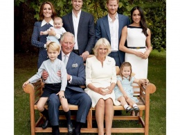 В честь 70-летия принца Чарльза опубликовали семейные фото без королевы Елизаветы II