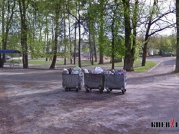 В поселке под Киевом перестали вывозить мусор