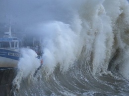 Российские физики раскрыли секрет появления "волн-убийц" в океане