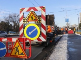 "Киевавтодор" о провале моста на Дарнице: Катастрофы и разрушения нет, ведутся ремонтные работы