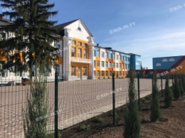 Школу будущего в Мелитополе ремонтируют в долг (фото)