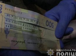 Полиция поймала аферистов, обманувших Приватбанк на 5 млн при помощи «вечной» купюры