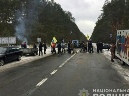 Владельцы авто на "еврономерах" проводят акцию на границе с Беларусью и Польшей
