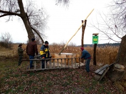 В полтавском парке восстанавливают колодец-журавль (фото)