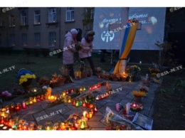 В память о жертвах голодомора горожане зажгли свечи