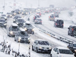 Синоптики прогнозируют до 15 см снега, в Киев ограничено пропускают грузовики