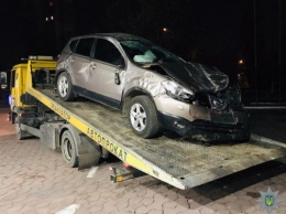 Вчера ночью водитель в состоянии алкогольного опьянения врезался в автозаправочную станцию на Бериславском шоссе