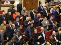 Как голосовали за военное положение депутаты Днепропетровщины и кто "прогулял" заседание